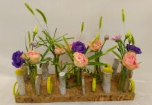 Composition moderne socle liège avec pipettes rondin de bois lisianthus - Boutique Vergez Tarnos
